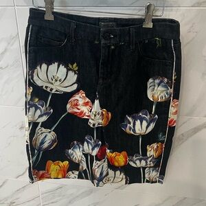 MOTHER The Looker in Kissed Me Between the Gardenias and Daisies DENIM SKIRT